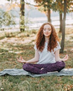 yoga-blog-woman-meditate-fingers-2